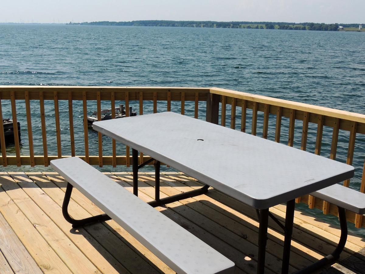 Angel Rock Waterfront Cottages Cape Vincent Exterior photo