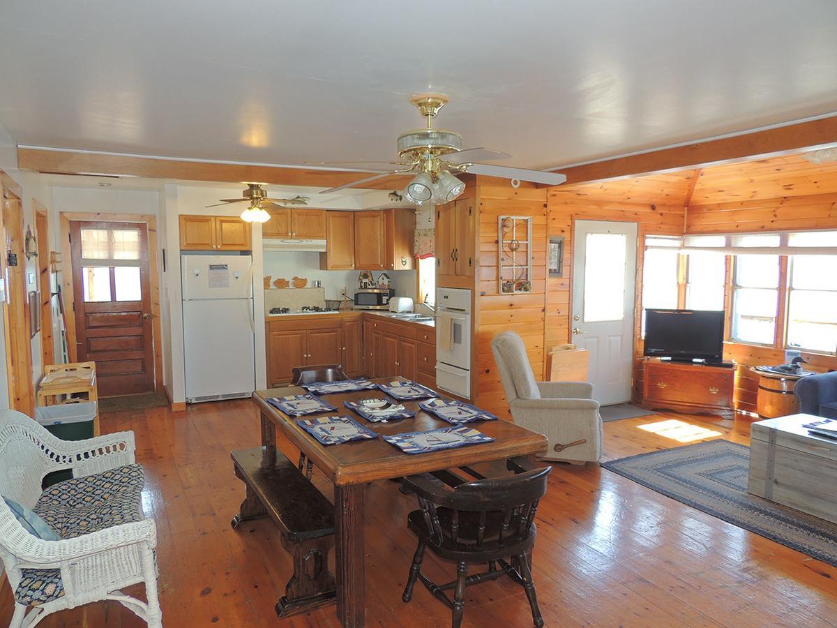 Angel Rock Waterfront Cottages Cape Vincent Exterior photo