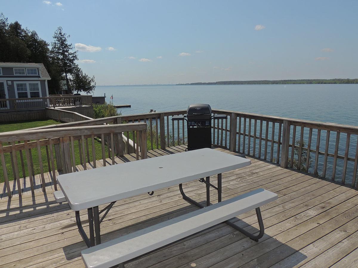 Angel Rock Waterfront Cottages Cape Vincent Exterior photo